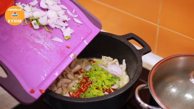 ВКУСНЫЙ УЖИН НА СКОРУЮ РУКУ ДЛЯ ВСЕЙ СЕМЬИ. ФУНЧОЗА ИЛИ РИСОВАЯ ЛАПША С КУРИЦЕЙ И ГРИБАМИ. смотреть онлайн