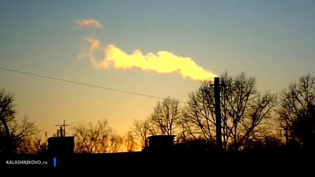 «Огненный» дым из трубы котельной смотреть онлайн