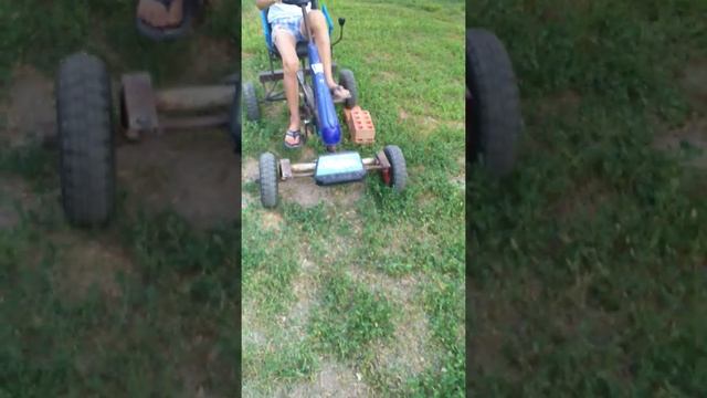 Самодельная машина на педалях (тестируем) смотреть онлайн