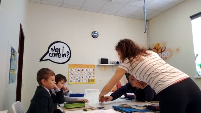 Занятия для младших и средних школьников в школе английского TOPschool! смотреть онлайн