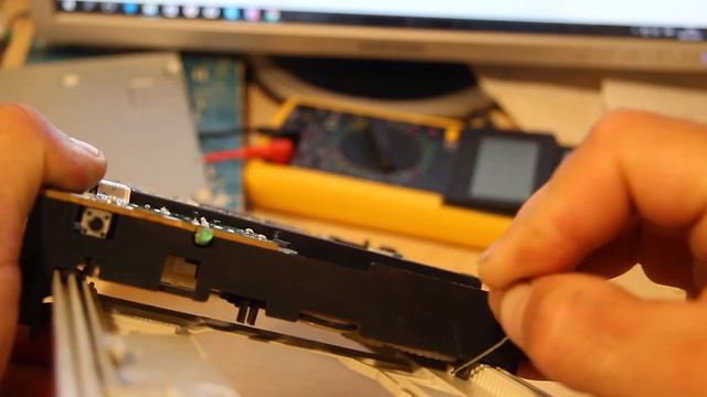 Как разобрать DVD привод. Не снимается поднос. How to disassemble a DVD drive смотреть онлайн