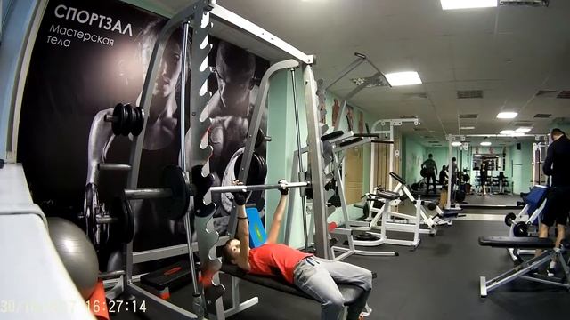 Жим лежа в тренажере Смита смотреть онлайн
