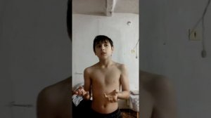 Как научится пердеть под мышкой за одну менуту