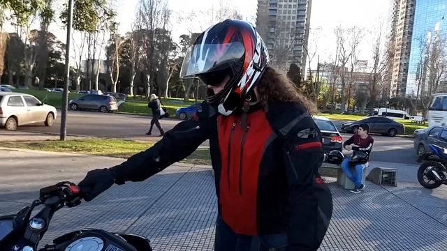 Review Honda CB 190r (Review viejo, buscar el renovado!) смотреть онлайн