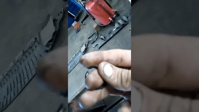 AUDI A8L замена уплотнительних колец теплообменника.