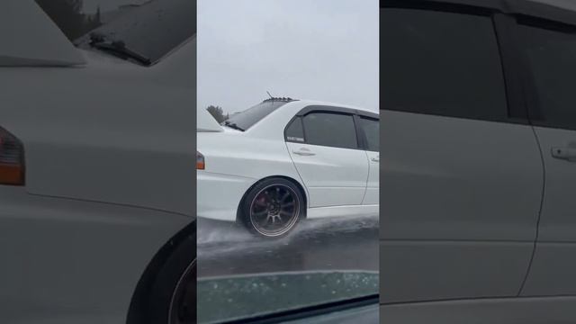 Mitsubishi Lancer Evolution V-||| смотреть онлайн