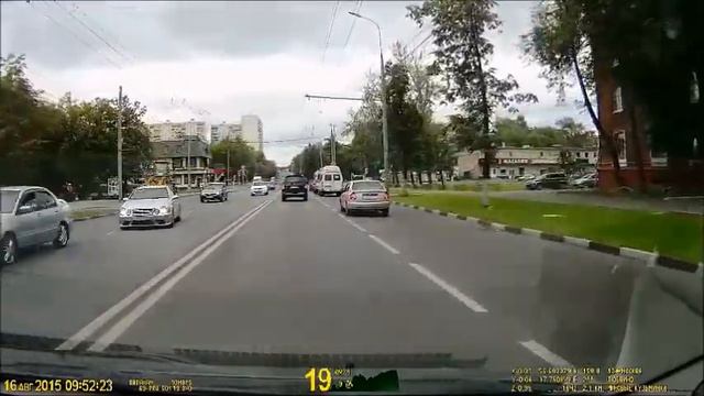 Кот каскадер перебегает 4 х полосную дорогу смотреть онлайн