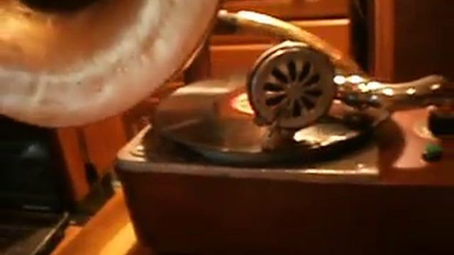 P1010005 Электропатефон играет Брызги шампанского бамбуковой иглой. смотреть онлайн