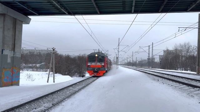 "Под МКАДом!" "С граффити!" Электропоезд ЭД4М - 0234 близ пл.Перловская до Монино смотреть онлайн
