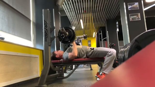 жим узким хватом 70кг на 10