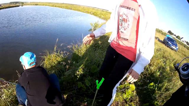 Ловля карпа на ПРИМИТИВНЫЕ СНАСТИ!!! Карп утащил удочку/ловля карася/Рыбалка на карпа. смотреть онлайн