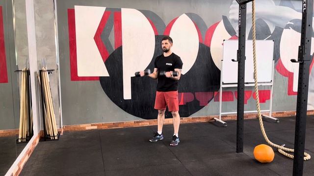 Подъём на бицепс с гантелями | Dumbbell biceps curl смотреть онлайн