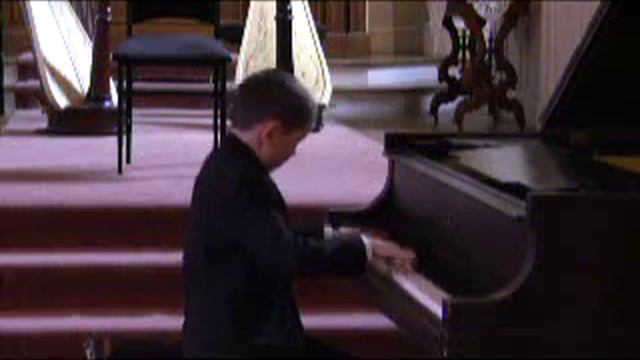 Max Tkach - 2009 Young Promise Festival Winners смотреть онлайн