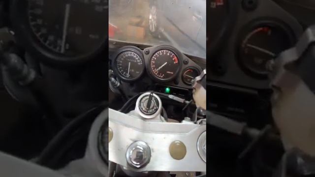 Yamaha FZR 1000 смотреть онлайн