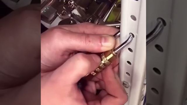 ? Как открыть кодовый замок без пароля ? смотреть онлайн