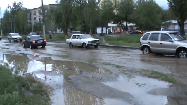 Автомобили в Волгограде поплыли,как утки. смотреть онлайн