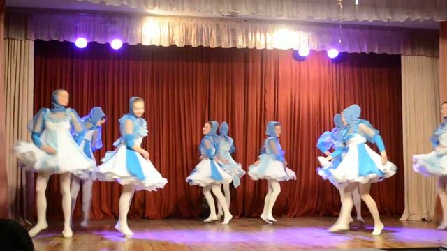 "Девка по саду гуляла" смотреть онлайн