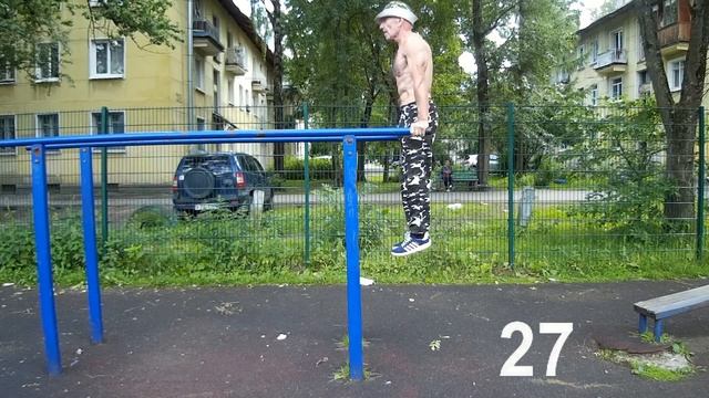 “Золотой Стандарт“ отжиманий на брусьях 41 раз, в честь 90-летней годовщины со дня образования ВДВ. смотреть онлайн