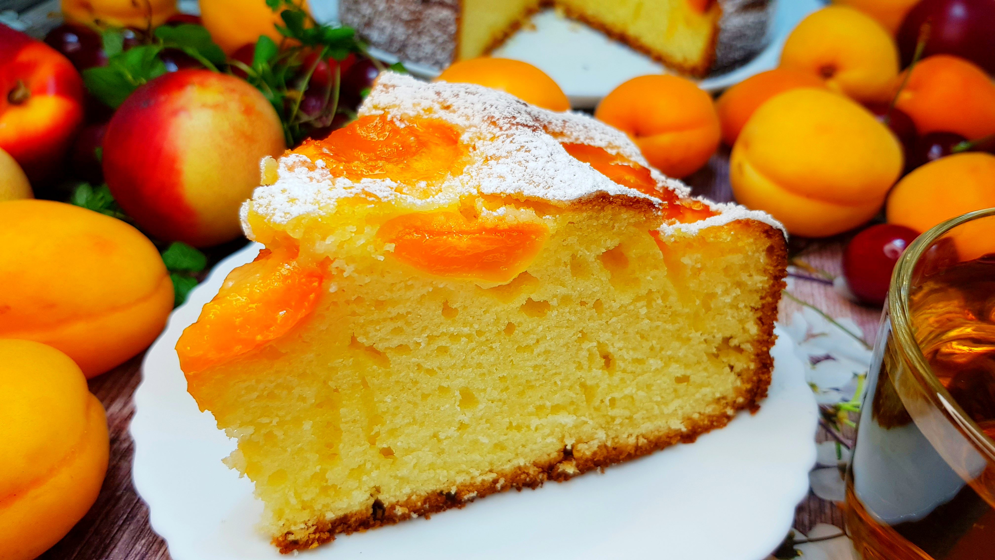 Яркий, ароматный и очень вкусный пирог со свежими абрикосами – все перемешал, в духовку и готово смотреть онлайн