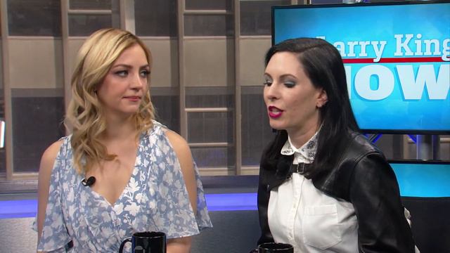 Jill Kargman and Abby Elliott on how to spot a 'momzilla' | Larry King Now | Ora.TV смотреть онлайн