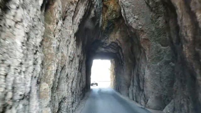One way reverse traffic in the rock tunnel / Реверсивное движение в скальном тоннеле смотреть онлайн