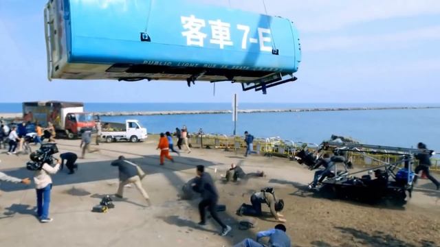 Stuntmen React to Bad & Great Hollywood Stunts 29 смотреть онлайн