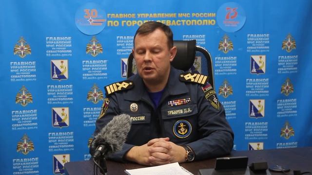 Сотрудники ГИМС напоминают жителям города о правилах безопасного купания во время Крещения Господня смотреть онлайн