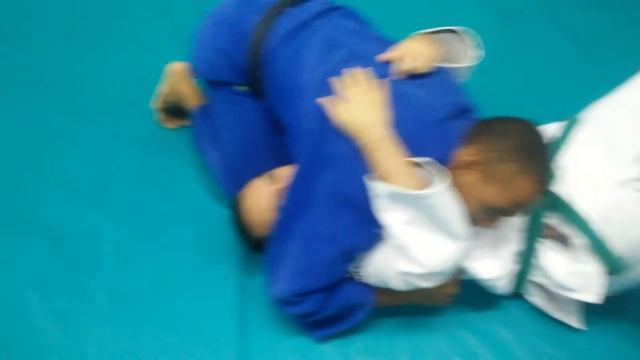 Judô finalizações do kusure-kami-shiho-gatame (katate-jime , juji-gatame e hara-garami) смотреть онлайн