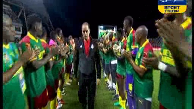 ممر شرفى من لاعبى الكاميرون امام لاعبى مصر смотреть онлайн