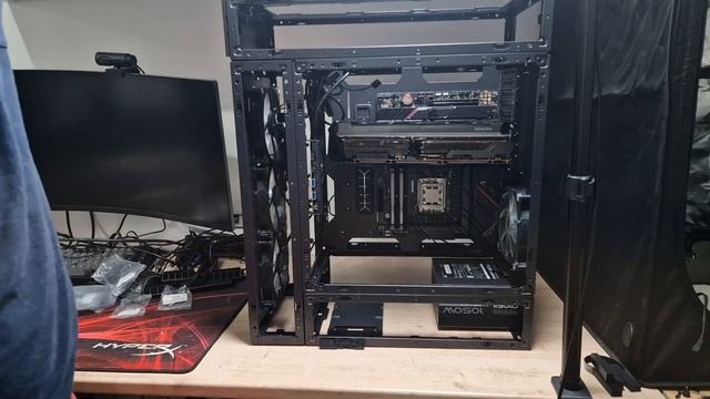 This PC Case Can Grow - InWin Modfree Modular Case смотреть онлайн