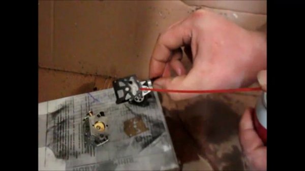 ПОЧЕМУ ЗАЛИВАЕТ СВЕЧУ_ Как промыть карбюратор бензопилы