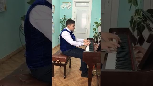 Р.Шуман Фантастический танец. смотреть онлайн