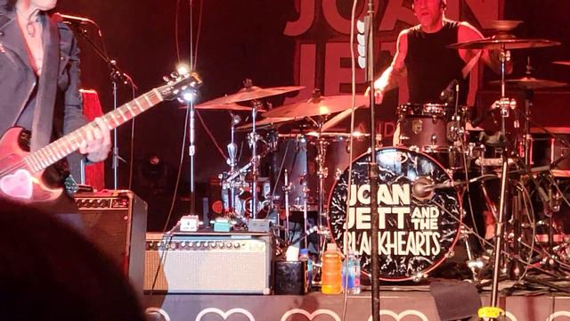 JOAN JETT, INTRO, SURF BALLROOM, 9-10-21 смотреть онлайн