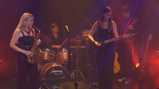 Lily Was Here - Candy Dulfer & Dave Stewart - live cover - moods club, Zurich - LAURA 16Y смотреть онлайн