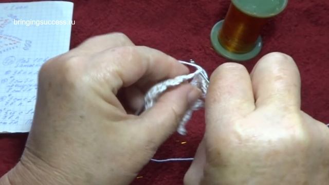 Как связать красивую снежинку (салфетку) на Новый год крючком смотреть онлайн