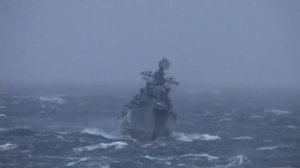 Военный корабль и шторм