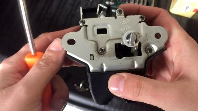 Почему не закрывается замок багажника Хендай Солярис? смотреть онлайн