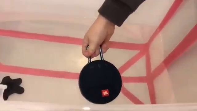 JBL Clip 3 тест на водонепроницаемость смотреть онлайн