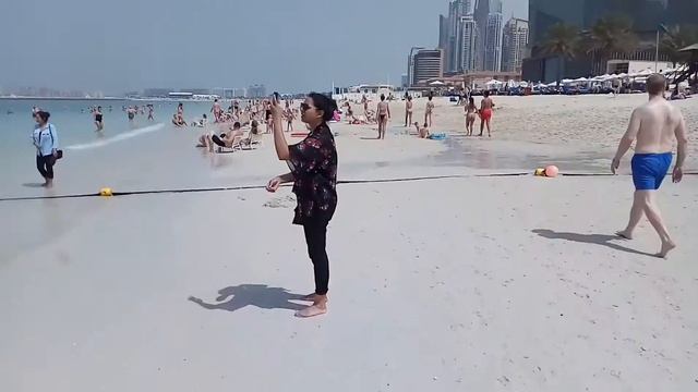 Строгие нравы на пляжах Дубая. смотреть онлайн