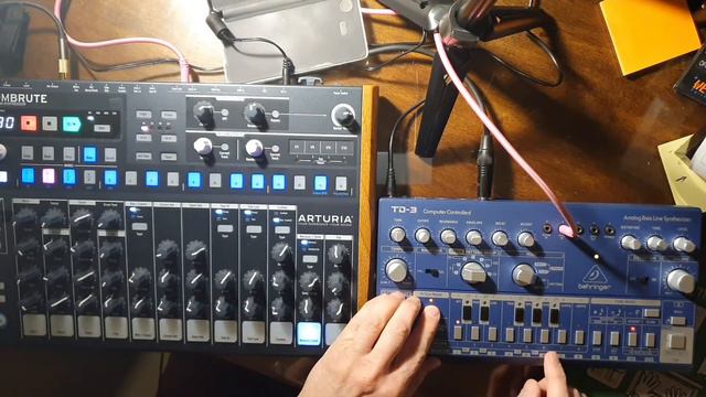 Analog session - Arturia Drumbrute & Behringer TD-3 смотреть онлайн
