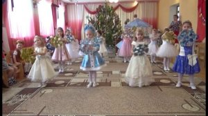 Танец снежинок "Снежные бабочки" в ср.гр. детского сада