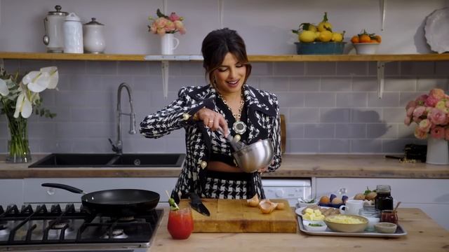 Priyanka Chopra Jonas Makes a Three-Course Brunch | Vogue смотреть онлайн