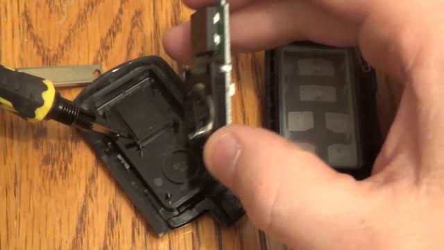 DIY - How To Change SmartKey Key Fob Battery On Toyota Sienna