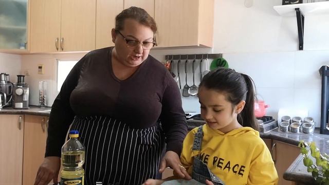 Баурсаки. Готовим вместе с внучкой! смотреть онлайн