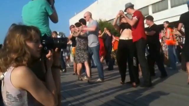 Танго флешмоб 18 мая 2014 на Крымской набережной смотреть онлайн