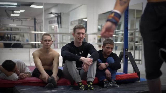 СКОЛЬКО ЖМЁТ ВОРКАУТЕР?/СИЛОВЫЕ АТЛЕТОВ смотреть онлайн