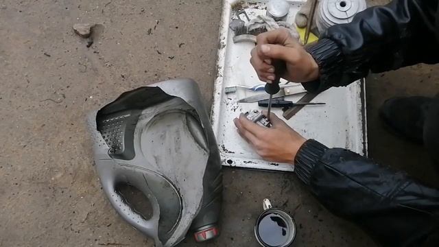 Ремонт бензопилы урал 2 ЭЛЕКТРОН (часть 1) - ремонт поршневой чистка карбюратора. смотреть онлайн