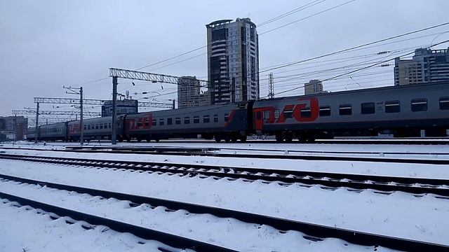 Электровоз ЭП1М-682 с поездом №367С Кисловодск - Киров смотреть онлайн