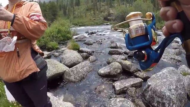 Ловлю Хариуса на плоскогорье Укок в Горном Алтае смотреть онлайн