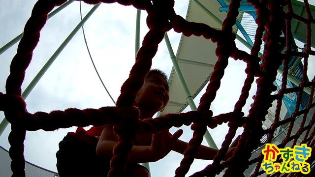 平和祈念公園の新遊具「命の卵」でおおはしゃぎ！【沖縄旅行】 - かずきちゃんねる смотреть онлайн